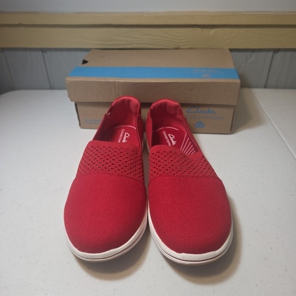 Womens Clarks Cloud Stepper Breeze Vibe Cherry Red Slip-ons Shoes Size 9 W New - Picture 3 of 12